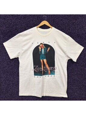 Zara Larsson Venus Tour T-shirt size Extra Large